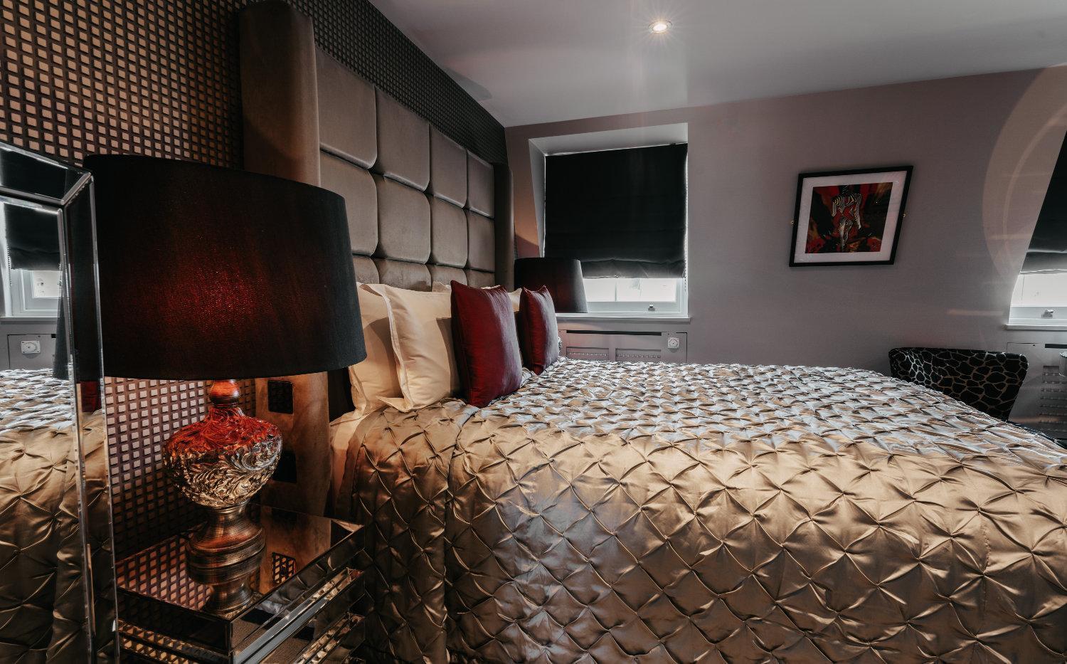 Отель Square Townhouse 4*
