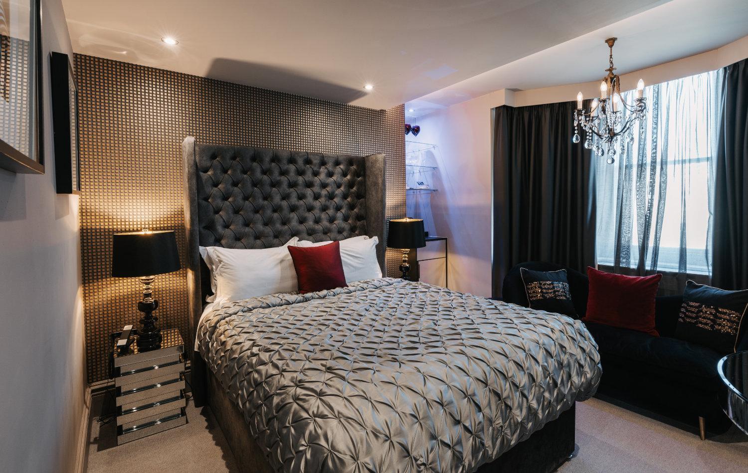 Отель Square Townhouse 4*