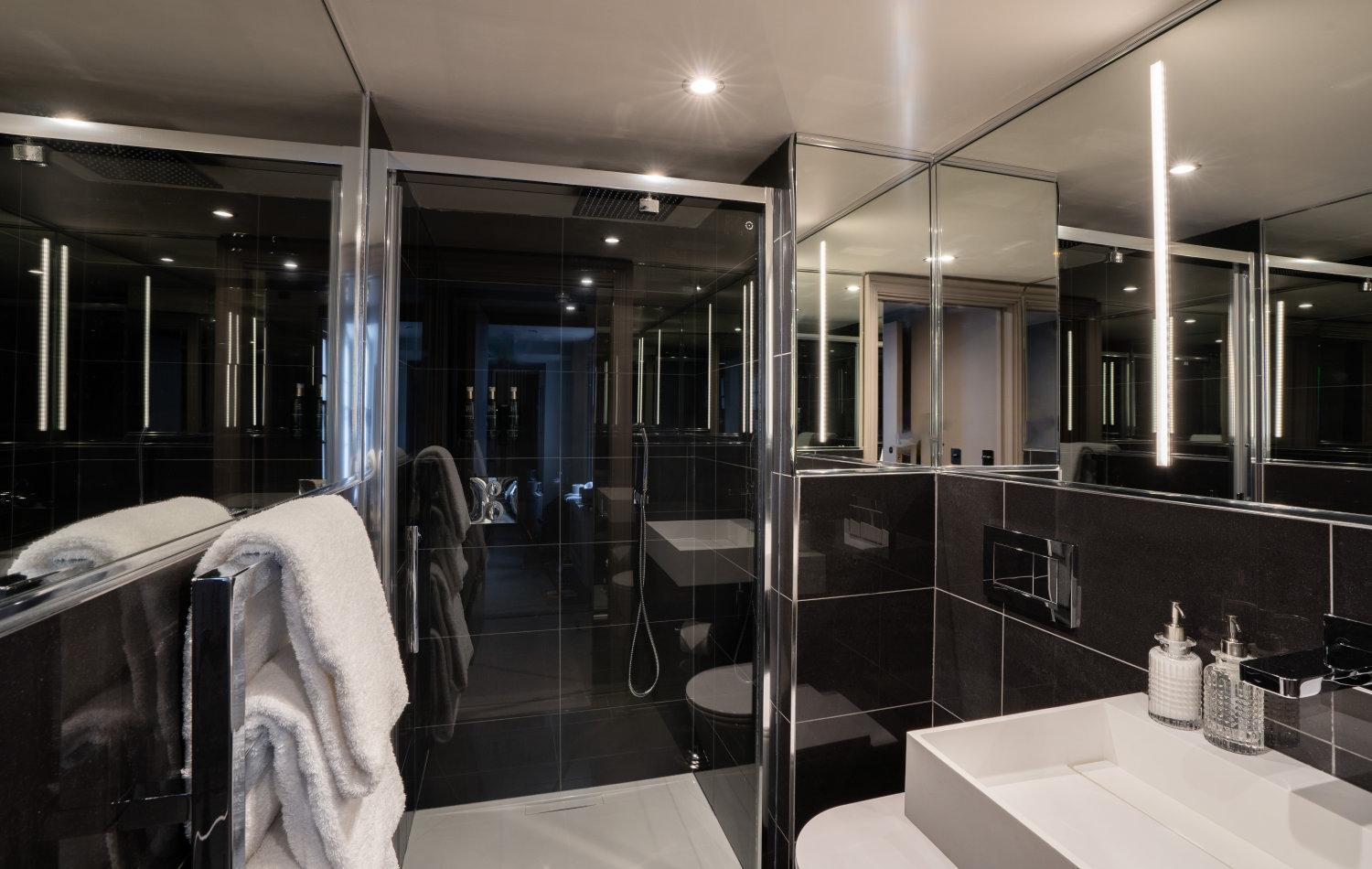 Square Townhouse Отель 4*