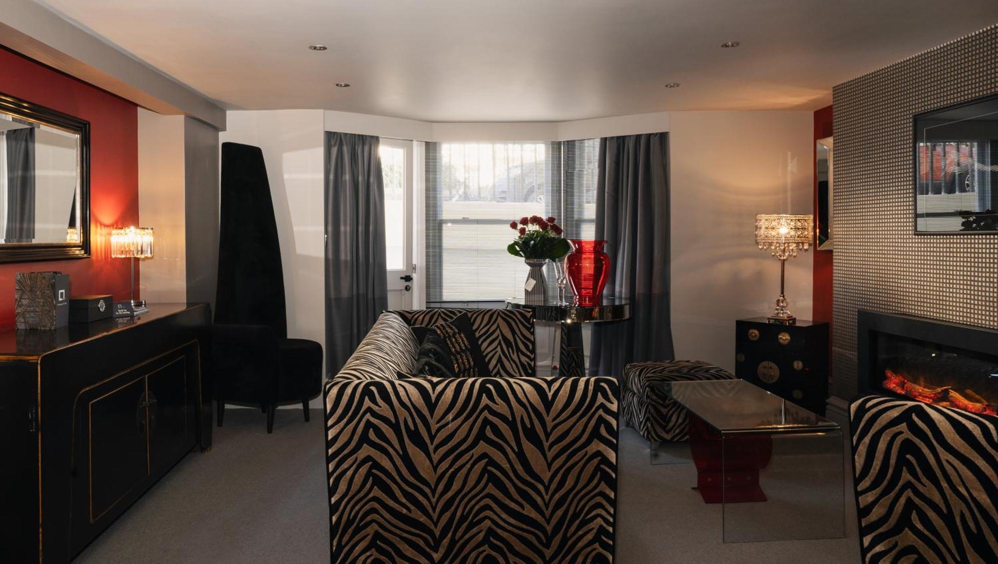 Square Townhouse Отель 4*