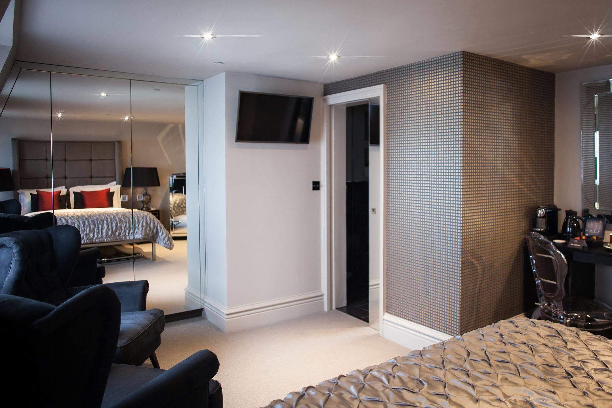 Square Townhouse Отель