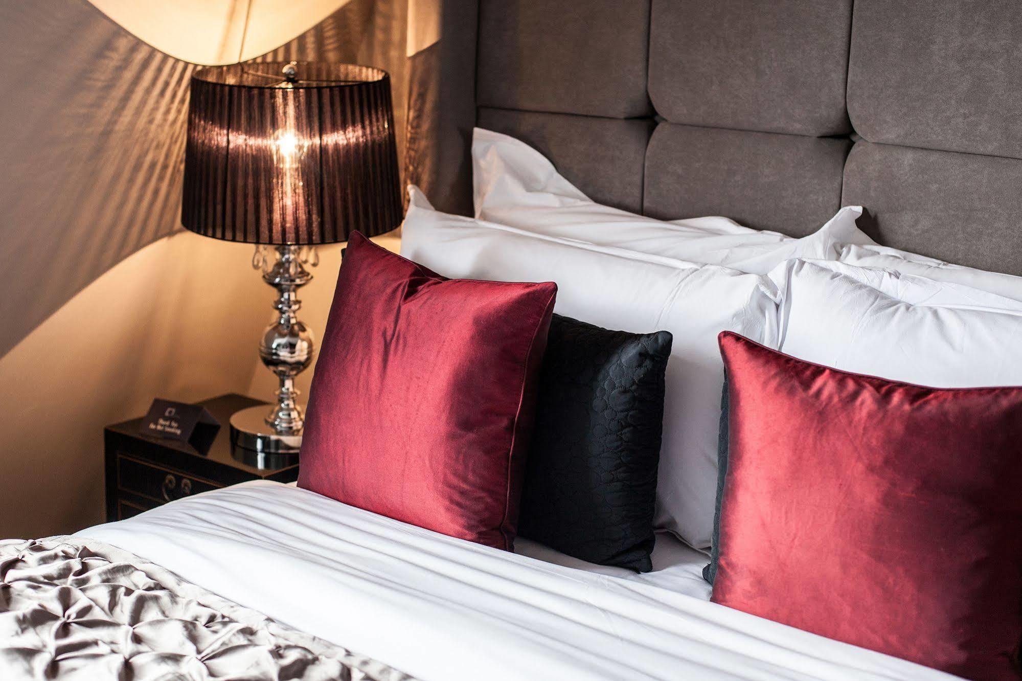 Square Townhouse Hotel 4*