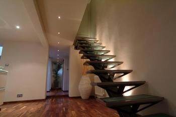 Square Townhouse 4*